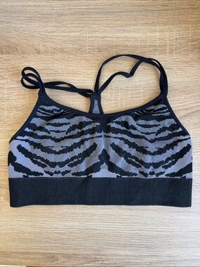 Bombshell Sportswear Black and Gray Zebra-Pattern Seamless Sports Bra